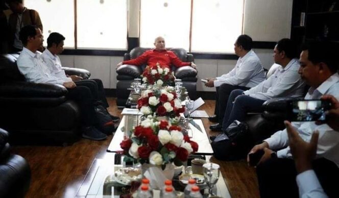 
Ketua DPRD Babel Sambut Petinggi PLN Melalui Audensi Khusus tentang Krisis Listrik Menjelang Ibadah Puasa