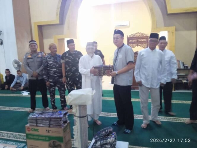 
Markus Menjahit Ramadhan di Desa Puput  Kepemimpinan yang Menyatukan Perbedaan dengan Santunan