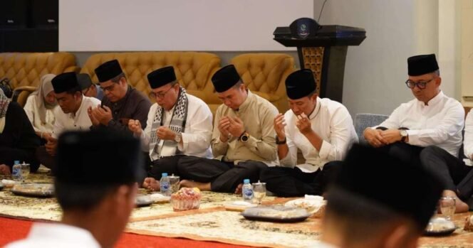 
Wakil Ketua DPRD Babel Eddy Iskandar Hadiri Giat Safari Ramadan dan Bukber Forkopimda dan perwakilan BUMN/BUMD