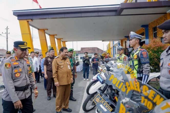 
Walikota Pangkalpinang Irup Apel Gelar Pasukan Operasi Ketupat Menumbing 2026 di Kapolresta