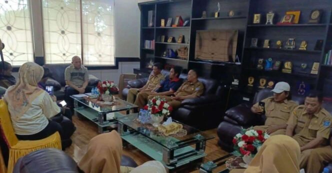 
Ketua DPRD Babel Didit Srigusjaya Terima Audiensi Perwakilan PPPK Paruh Waktu