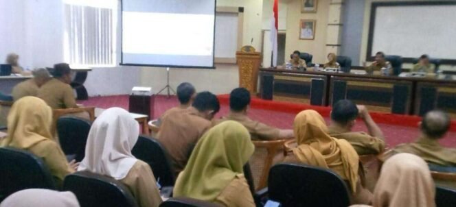 
Wako dan Wawako Pangkalpinang Menghadiri Rapat Koordinasi Camat dan Lurah se-Kota Pangkalpinang