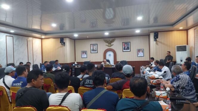 
Audiensi DPRD Babel dengan Perkumpulan Sopir Truk Tronton Menjadi Titik Awal Distribusi Logistik didaerah