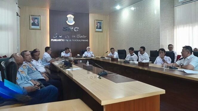 
Walikota Pangkalpinang Prof Udin Ikuti Rapat Program Smart Parking di Wilayah Kota Pangkalpinang