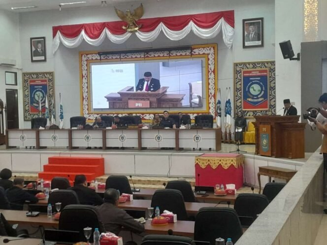 
Agenda Rapat Paripurna DPRD Babel Penyampaian RAPERDA Perubahan APBD T.A 2026 serta Penyampaian Raperda APBD T.A 2027