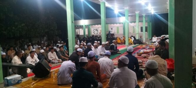 
Prof Udin Hadiri Maulid Nabi Muhammad SAW di Masjid Al Ittihad Kelurahan Temberan
