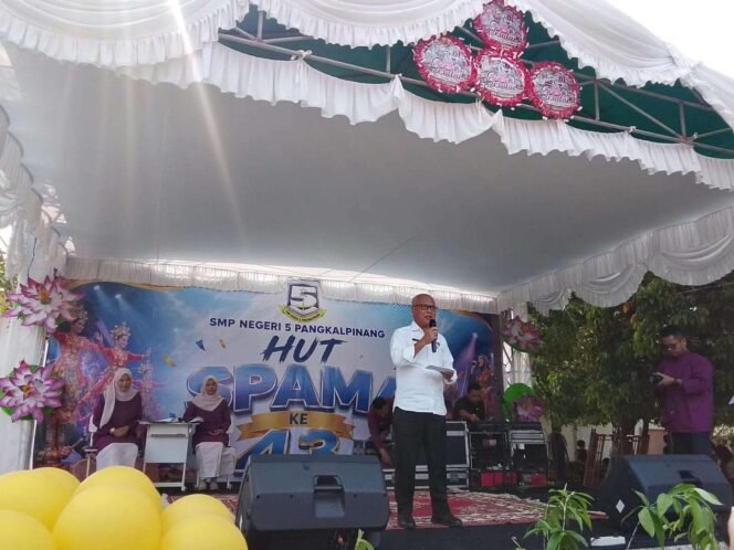 
Plt Dinas Pendidikan Darwin Menghadiri HUT ke-43 SMP Negeri 5 Pangkalpinang