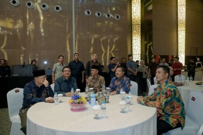 
					Walikota Pangkalpinang Prof Udin Hadiri Pisah Sambut Kapolda Babel